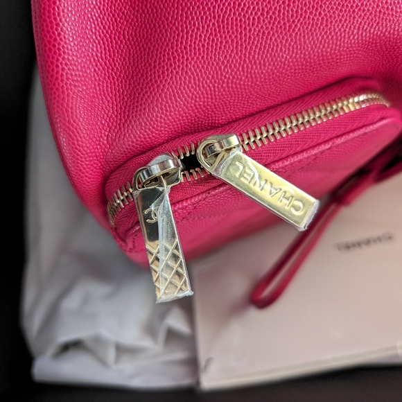 SOLD.$4000 direct Authentic Chanel business affinity red backpack, Caviar lea… - Picture 10 of 16